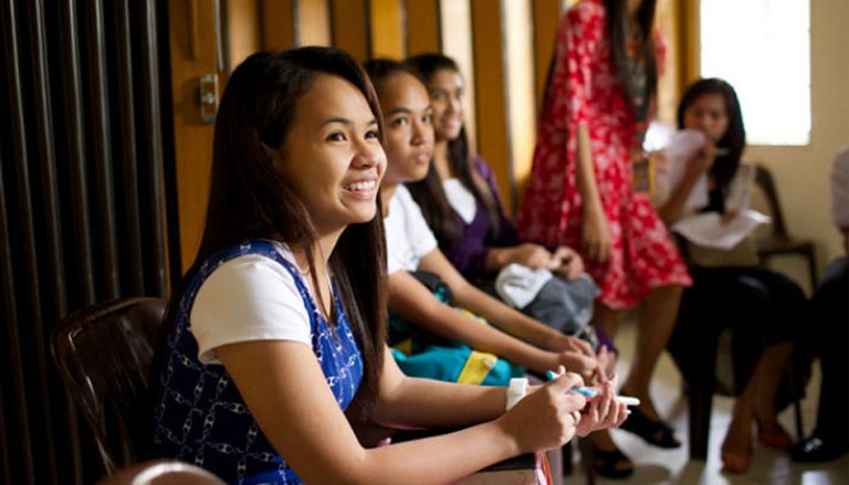 新的女青年主題