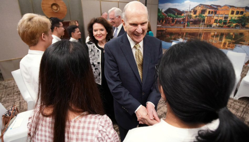 羅素納爾遜會長逝世